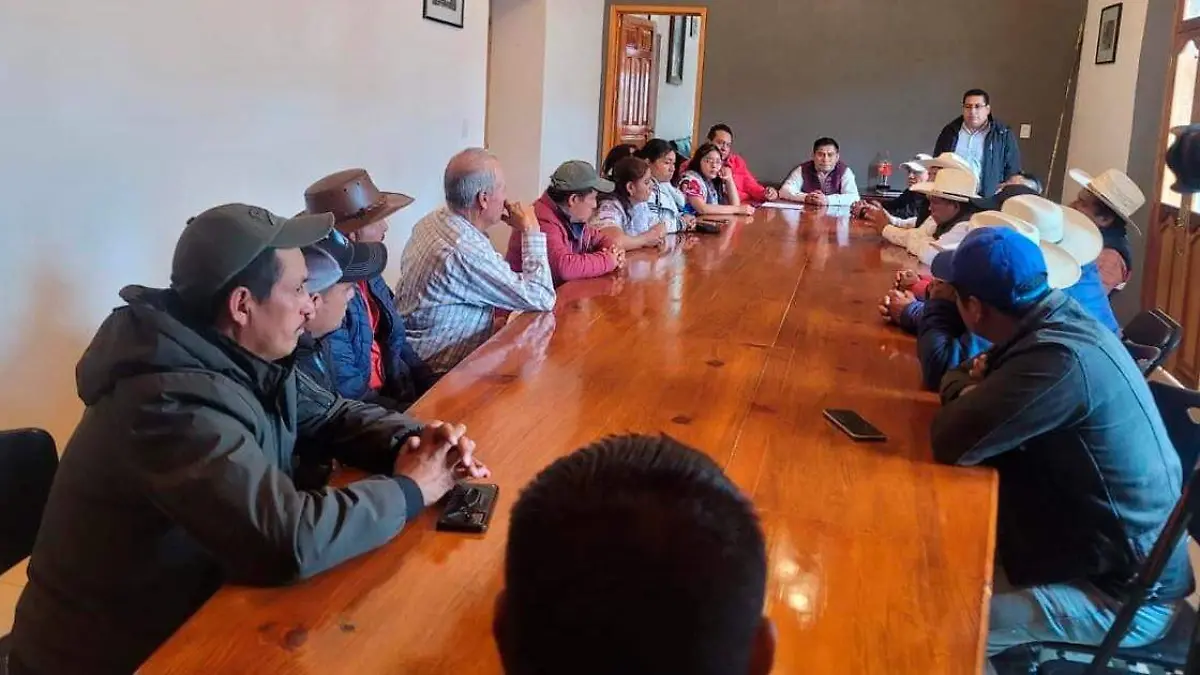 Daños en la carretera interserrana por empresas mineras de Ahuacatlán